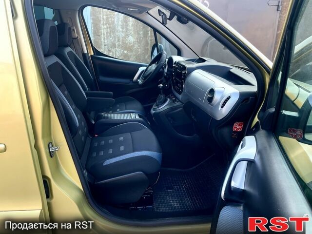 Белый Фольксваген e-Golf, объемом двигателя 0 л и пробегом 137 тыс. км за 13200 $, фото 28 на Automoto.ua