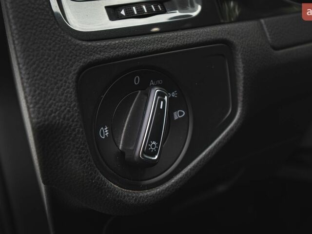 Білий Фольксваген e-Golf, об'ємом двигуна 0 л та пробігом 137 тис. км за 13500 $, фото 28 на Automoto.ua