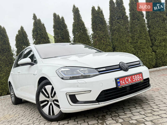 Белый Фольксваген e-Golf, объемом двигателя 0 л и пробегом 97 тыс. км за 11555 $, фото 12 на Automoto.ua