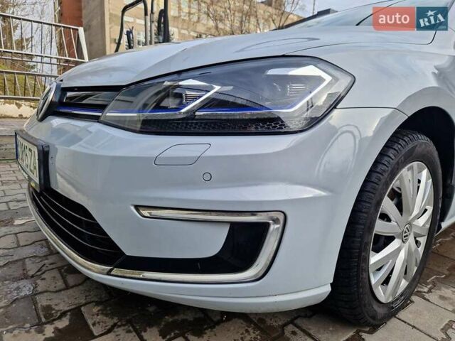 Белый Фольксваген e-Golf, объемом двигателя 0 л и пробегом 97 тыс. км за 12950 $, фото 7 на Automoto.ua
