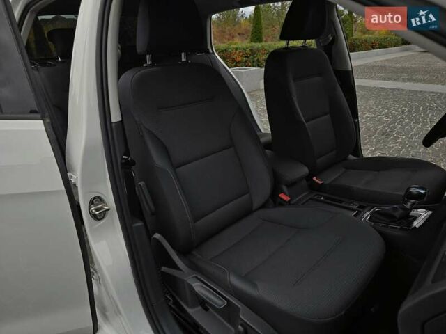 Белый Фольксваген e-Golf, объемом двигателя 0 л и пробегом 101 тыс. км за 12499 $, фото 20 на Automoto.ua