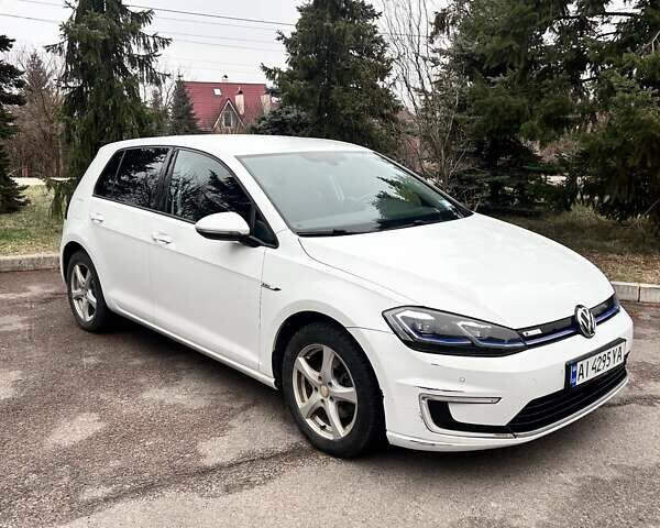 Белый Фольксваген e-Golf, объемом двигателя 0 л и пробегом 90 тыс. км за 12600 $, фото 3 на Automoto.ua