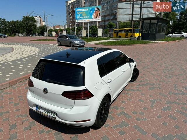 Белый Фольксваген e-Golf, объемом двигателя 0 л и пробегом 50 тыс. км за 11500 $, фото 6 на Automoto.ua