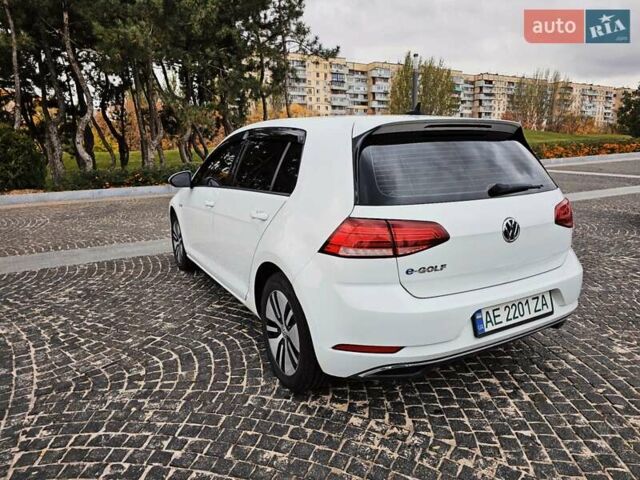 Белый Фольксваген e-Golf, объемом двигателя 0 л и пробегом 101 тыс. км за 12499 $, фото 6 на Automoto.ua