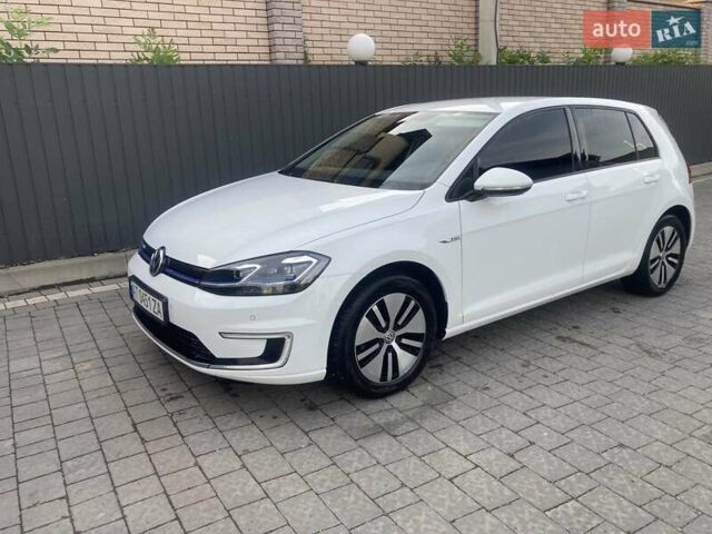 Белый Фольксваген e-Golf, объемом двигателя 0 л и пробегом 77 тыс. км за 13900 $, фото 2 на Automoto.ua