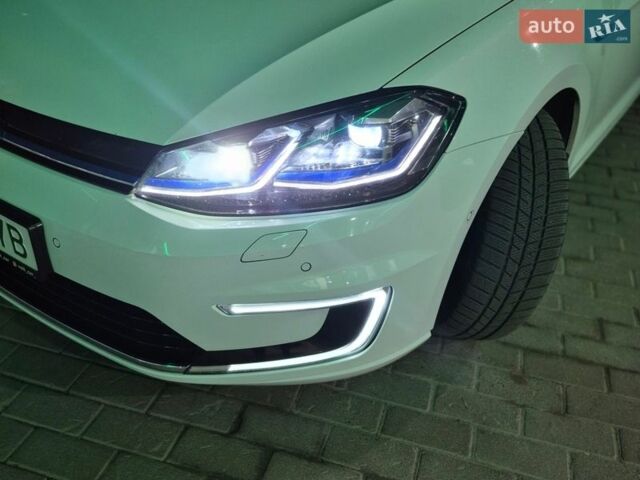 Білий Фольксваген e-Golf, об'ємом двигуна 0 л та пробігом 146 тис. км за 13500 $, фото 17 на Automoto.ua