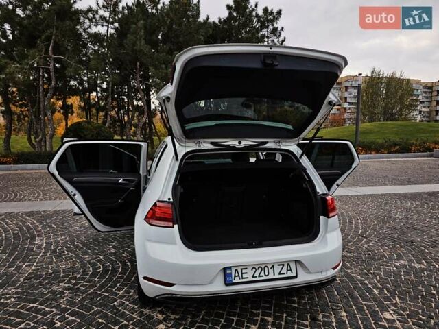 Белый Фольксваген e-Golf, объемом двигателя 0 л и пробегом 101 тыс. км за 12499 $, фото 22 на Automoto.ua
