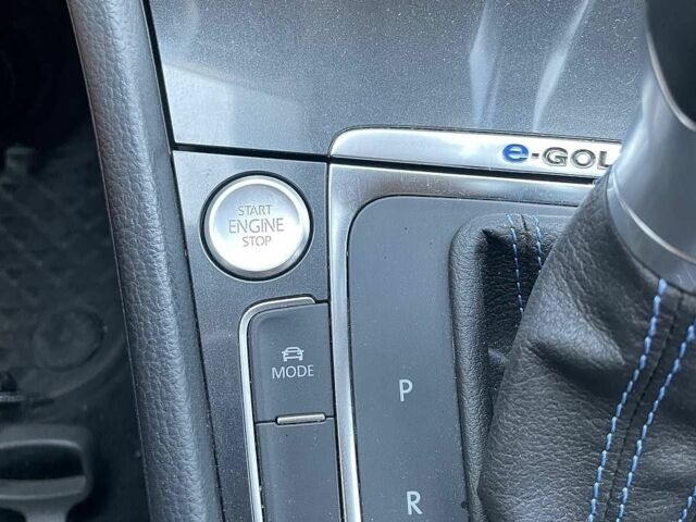 Белый Фольксваген e-Golf, объемом двигателя 0 л и пробегом 141 тыс. км за 12500 $, фото 8 на Automoto.ua