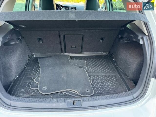 Белый Фольксваген e-Golf, объемом двигателя 0 л и пробегом 115 тыс. км за 13500 $, фото 38 на Automoto.ua