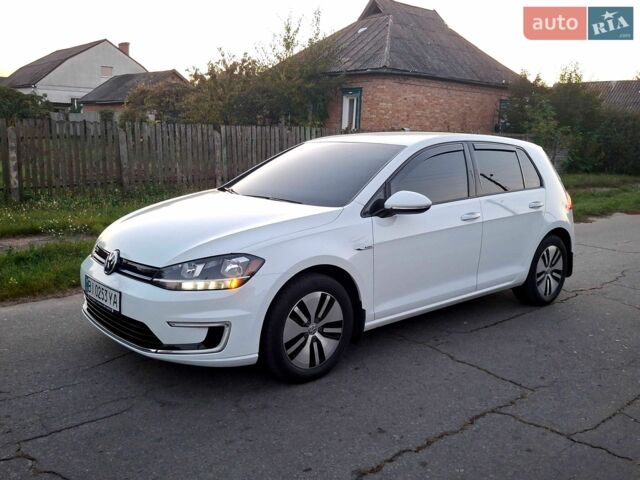 Белый Фольксваген e-Golf, объемом двигателя 0 л и пробегом 125 тыс. км за 11950 $, фото 9 на Automoto.ua