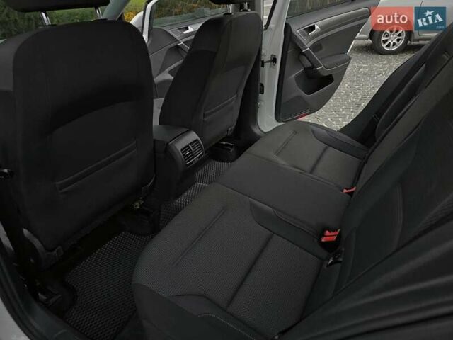 Белый Фольксваген e-Golf, объемом двигателя 0 л и пробегом 101 тыс. км за 12499 $, фото 18 на Automoto.ua