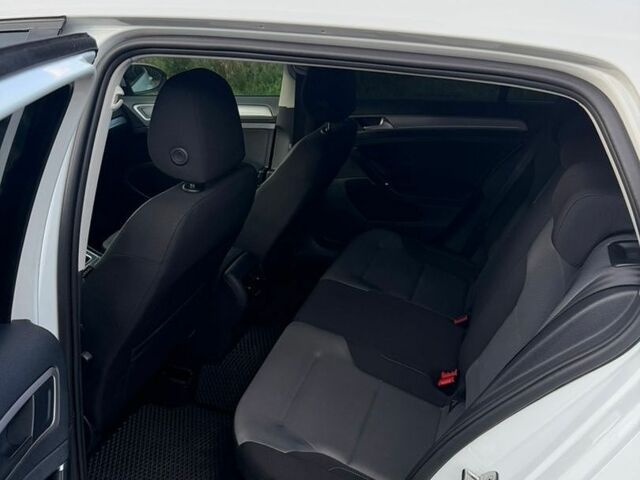 Білий Фольксваген e-Golf, об'ємом двигуна 0 л та пробігом 109 тис. км за 11000 $, фото 16 на Automoto.ua