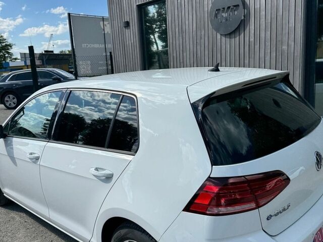 Белый Фольксваген e-Golf, объемом двигателя 0 л и пробегом 165 тыс. км за 12000 $, фото 6 на Automoto.ua