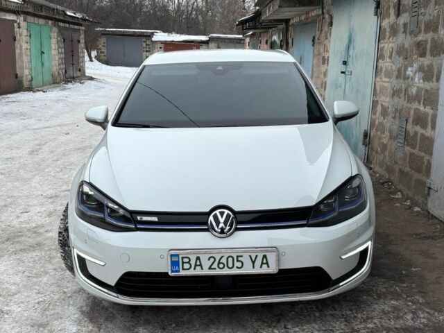 Белый Фольксваген e-Golf, объемом двигателя 0 л и пробегом 120 тыс. км за 13593 $, фото 12 на Automoto.ua