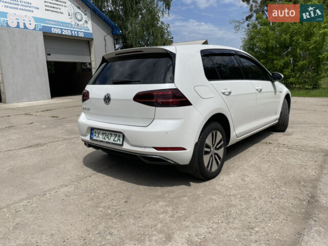 Белый Фольксваген e-Golf, объемом двигателя 0 л и пробегом 142 тыс. км за 13999 $, фото 4 на Automoto.ua
