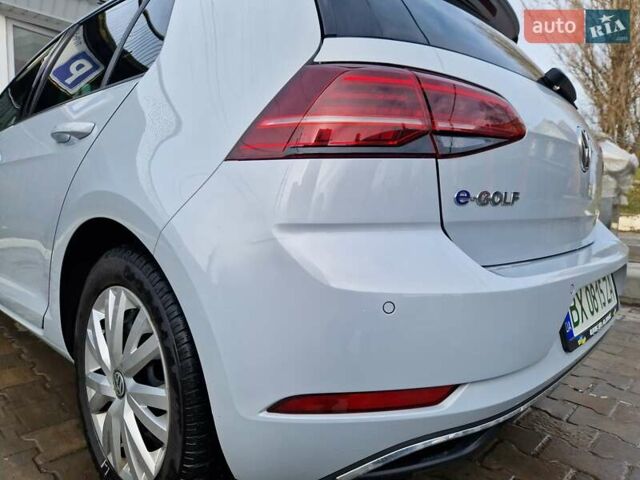 Белый Фольксваген e-Golf, объемом двигателя 0 л и пробегом 97 тыс. км за 12950 $, фото 11 на Automoto.ua