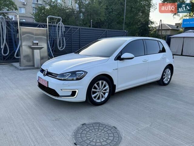 Белый Фольксваген e-Golf, объемом двигателя 0 л и пробегом 120 тыс. км за 13593 $, фото 4 на Automoto.ua
