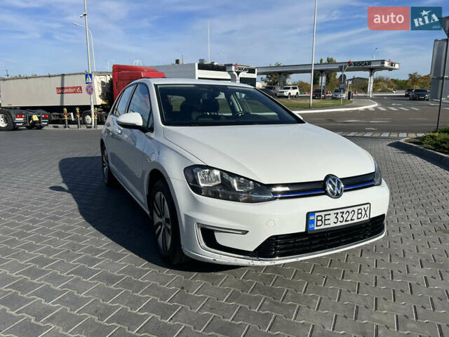 Белый Фольксваген e-Golf, объемом двигателя 0 л и пробегом 55 тыс. км за 12399 $, фото 5 на Automoto.ua