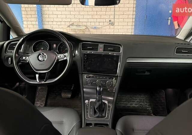 Белый Фольксваген e-Golf, объемом двигателя 0 л и пробегом 156 тыс. км за 10600 $, фото 3 на Automoto.ua