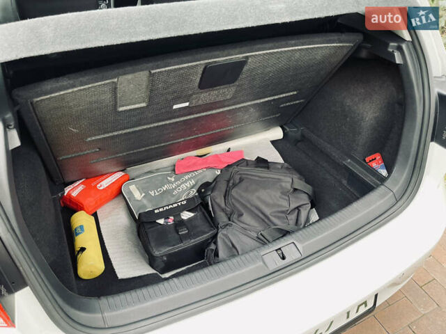 Белый Фольксваген e-Golf, объемом двигателя 0 л и пробегом 112 тыс. км за 13500 $, фото 7 на Automoto.ua