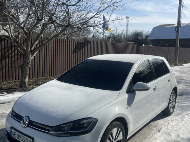 Белый Фольксваген e-Golf, объемом двигателя 0 л и пробегом 167 тыс. км за 12500 $, фото 4 на Automoto.ua