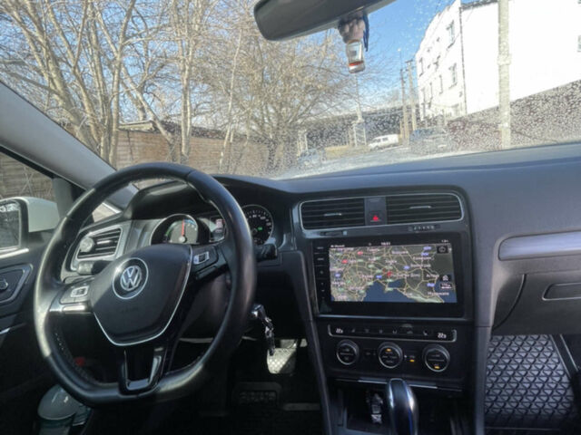 Белый Фольксваген e-Golf, объемом двигателя 0 л и пробегом 167 тыс. км за 12500 $, фото 6 на Automoto.ua
