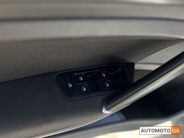 Белый Фольксваген e-Golf, объемом двигателя 36 л и пробегом 118 тыс. км за 15500 $, фото 9 на Automoto.ua