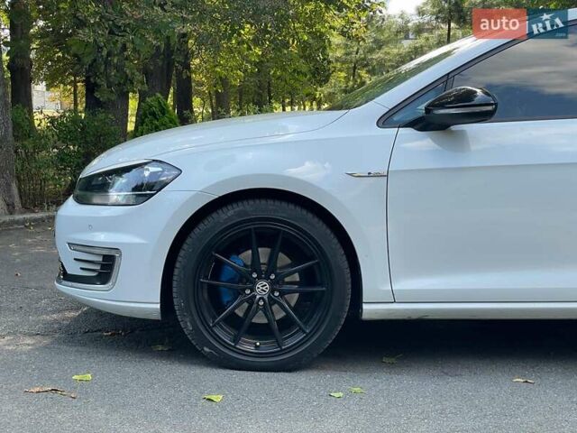 Білий Фольксваген e-Golf, об'ємом двигуна 0 л та пробігом 110 тис. км за 13530 $, фото 2 на Automoto.ua