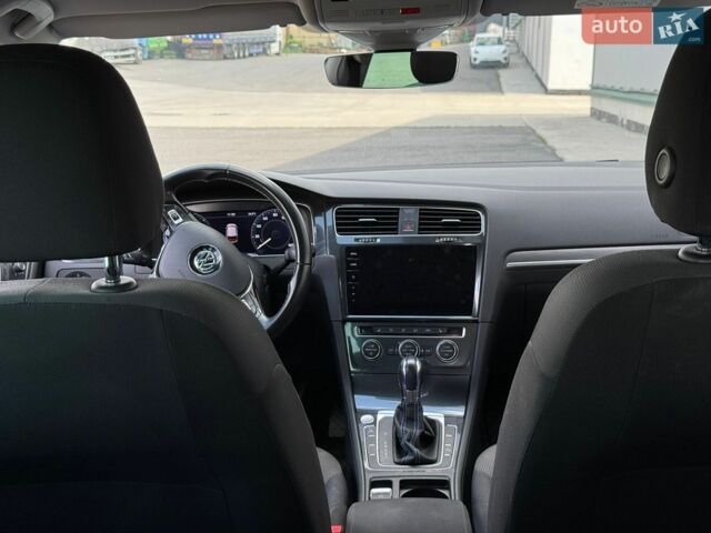 Білий Фольксваген e-Golf, об'ємом двигуна 0 л та пробігом 100 тис. км за 12000 $, фото 4 на Automoto.ua