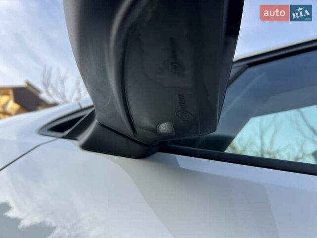 Белый Фольксваген e-Golf, объемом двигателя 0 л и пробегом 129 тыс. км за 11950 $, фото 28 на Automoto.ua