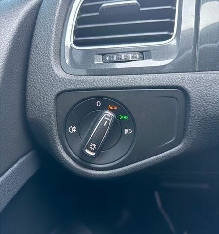 Білий Фольксваген e-Golf, об'ємом двигуна 0 л та пробігом 129 тис. км за 14500 $, фото 15 на Automoto.ua