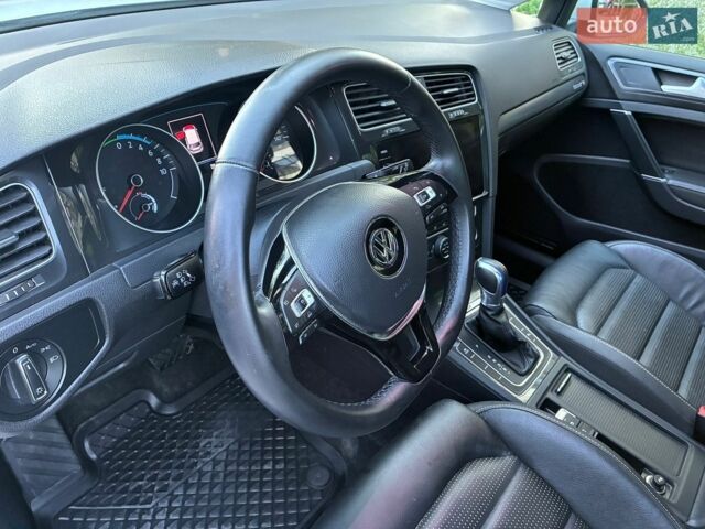 Белый Фольксваген e-Golf, объемом двигателя 0 л и пробегом 105 тыс. км за 12500 $, фото 16 на Automoto.ua