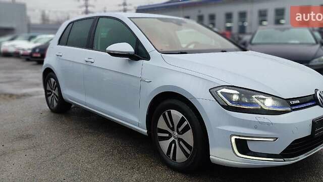 Белый Фольксваген e-Golf, объемом двигателя 0 л и пробегом 89 тыс. км за 12999 $, фото 1 на Automoto.ua