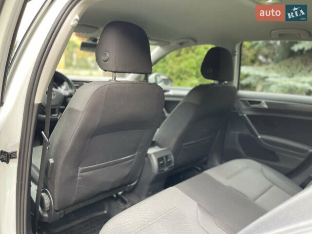 Белый Фольксваген e-Golf, объемом двигателя 0 л и пробегом 112 тыс. км за 13500 $, фото 23 на Automoto.ua