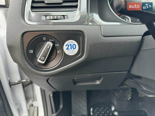 Белый Фольксваген e-Golf, объемом двигателя 0 л и пробегом 78 тыс. км за 14000 $, фото 19 на Automoto.ua