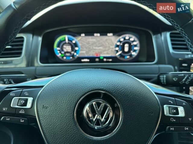Белый Фольксваген e-Golf, объемом двигателя 0 л и пробегом 111 тыс. км за 16500 $, фото 13 на Automoto.ua