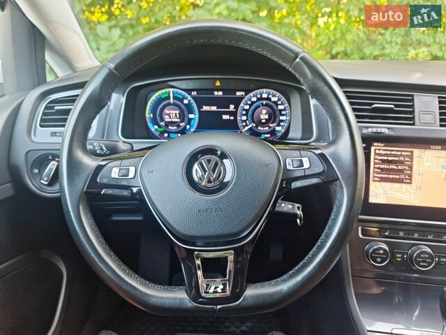 Білий Фольксваген e-Golf, об'ємом двигуна 0 л та пробігом 61 тис. км за 13450 $, фото 28 на Automoto.ua