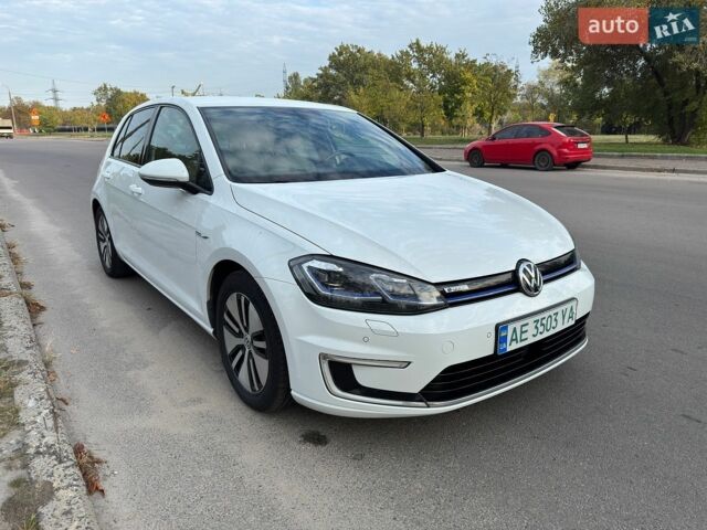 Белый Фольксваген e-Golf, объемом двигателя 0 л и пробегом 156 тыс. км за 13700 $, фото 2 на Automoto.ua