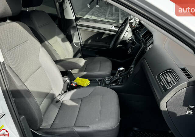 Белый Фольксваген e-Golf, объемом двигателя 0 л и пробегом 78 тыс. км за 14000 $, фото 13 на Automoto.ua