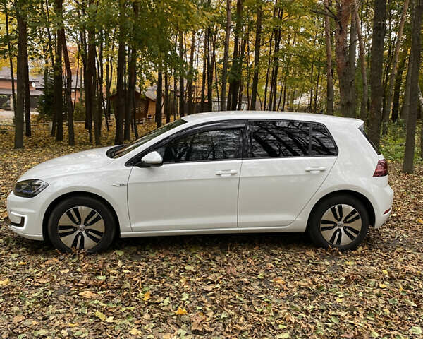 Белый Фольксваген e-Golf, объемом двигателя 0 л и пробегом 104 тыс. км за 12800 $, фото 2 на Automoto.ua