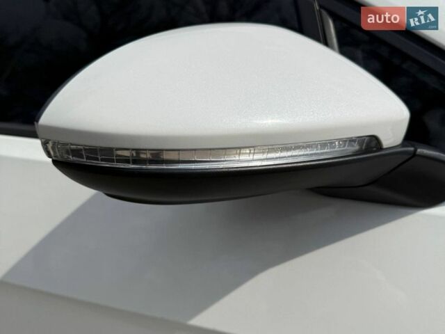 Белый Фольксваген e-Golf, объемом двигателя 0 л и пробегом 88 тыс. км за 12700 $, фото 11 на Automoto.ua