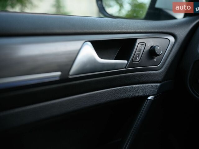 Белый Фольксваген e-Golf, объемом двигателя 0 л и пробегом 139 тыс. км за 11900 $, фото 25 на Automoto.ua