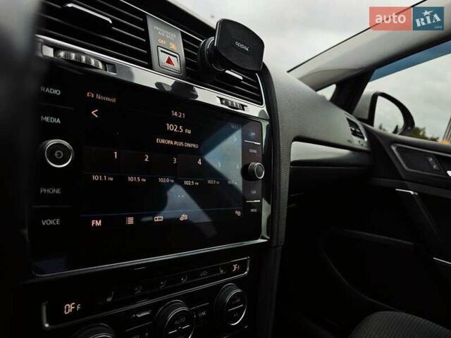 Белый Фольксваген e-Golf, объемом двигателя 0 л и пробегом 101 тыс. км за 12499 $, фото 13 на Automoto.ua