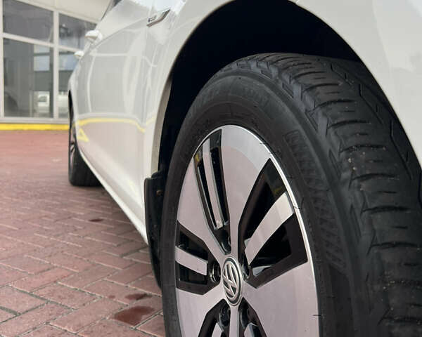 Білий Фольксваген e-Golf, об'ємом двигуна 0 л та пробігом 140 тис. км за 12500 $, фото 45 на Automoto.ua