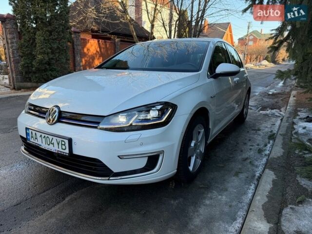 Белый Фольксваген e-Golf, объемом двигателя 0 л и пробегом 94 тыс. км за 15400 $, фото 1 на Automoto.ua