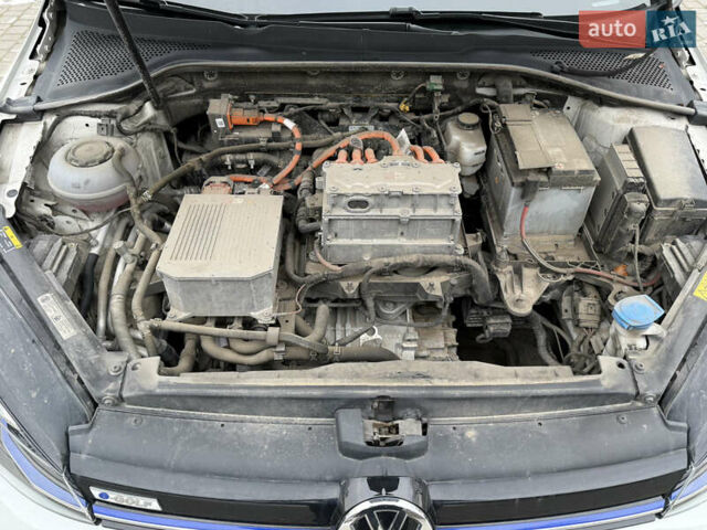 Белый Фольксваген e-Golf, объемом двигателя 0 л и пробегом 84 тыс. км за 11999 $, фото 42 на Automoto.ua