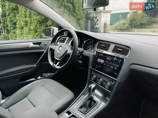 Белый Фольксваген e-Golf, объемом двигателя 0 л и пробегом 112 тыс. км за 13500 $, фото 12 на Automoto.ua