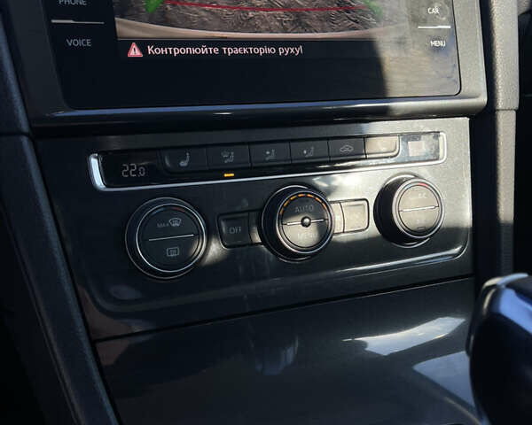 Белый Фольксваген e-Golf, объемом двигателя 0 л и пробегом 56 тыс. км за 11600 $, фото 20 на Automoto.ua