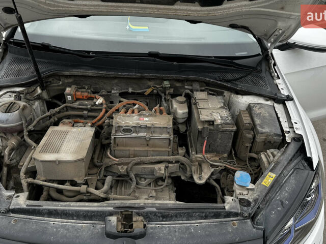 Білий Фольксваген e-Golf, об'ємом двигуна 0 л та пробігом 126 тис. км за 12900 $, фото 24 на Automoto.ua