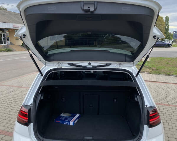 Белый Фольксваген e-Golf, объемом двигателя 0 л и пробегом 107 тыс. км за 13800 $, фото 7 на Automoto.ua